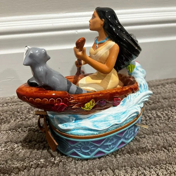 Vintage Pocahontas music box - Picture 2 of 3
